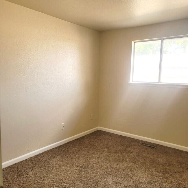 Building Photo - 4 Bedroom Home in Fernley, NV