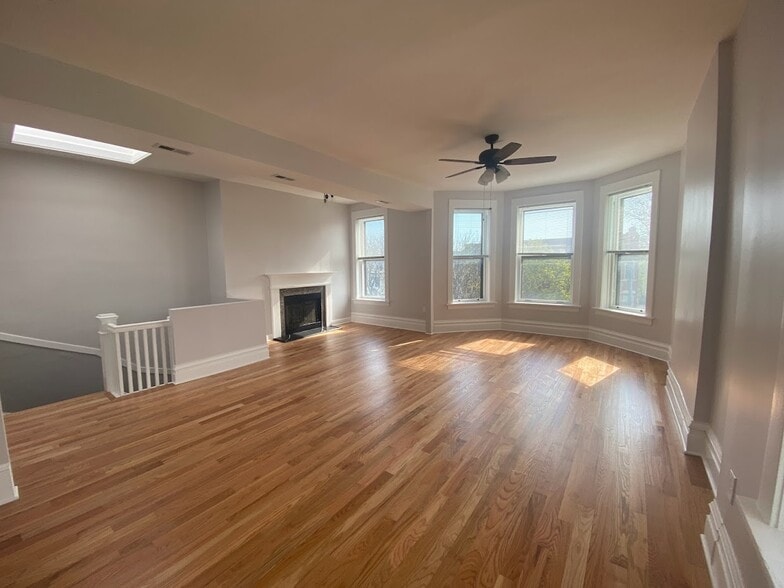 Living Room - 4200 N Damen Ave