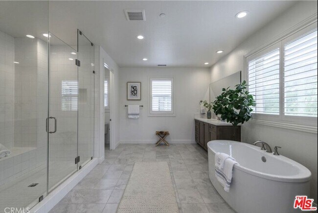 Building Photo - 20231 Bentley Way