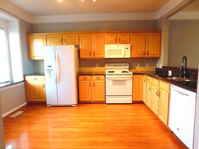 Building Photo - Ballantyne Village Townhome for Immediate ...