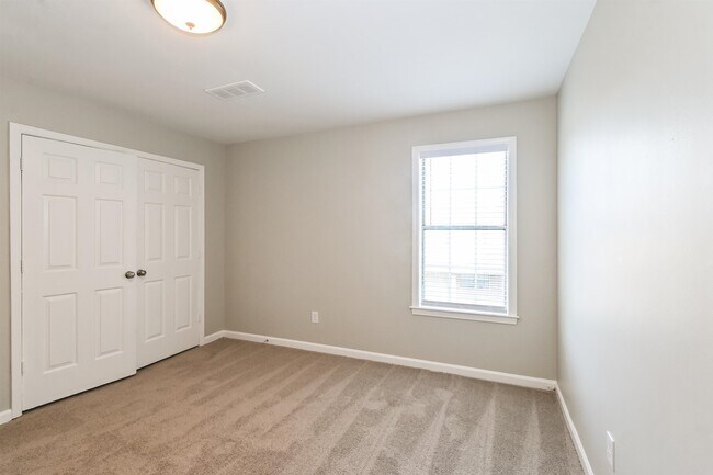 Building Photo - 5535 Liberty Ridge Cove