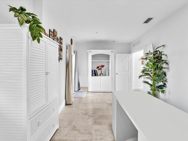 Building Photo - 1801 Coral Heights Blvd