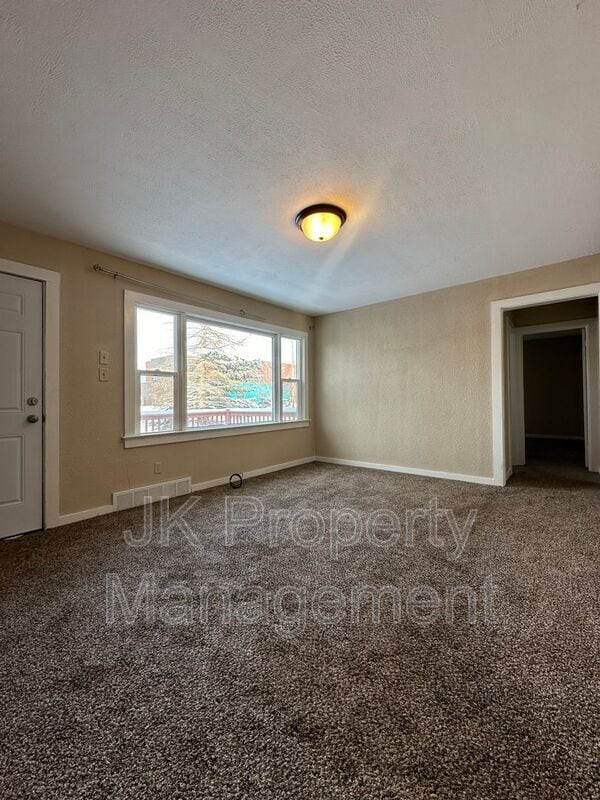 Building Photo - 1012 7th Ave S