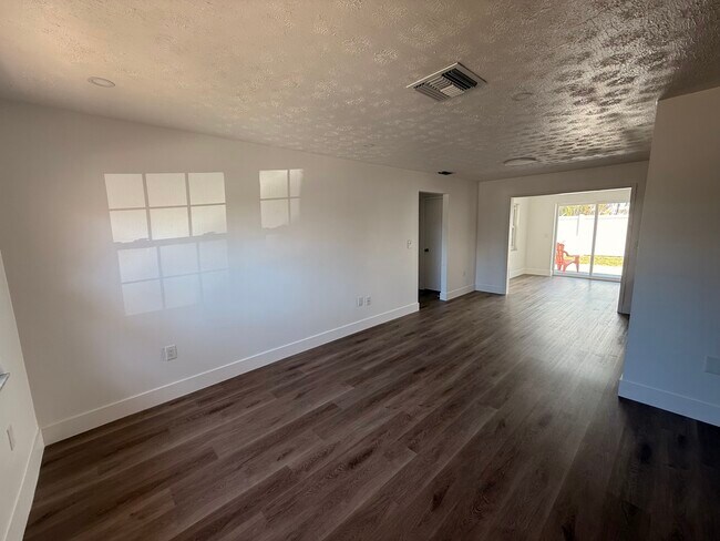 Building Photo - 2702 Ochatilla Rd