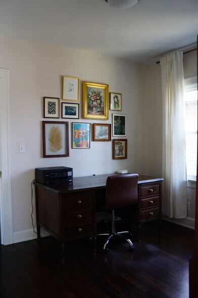 Building Photo - 10010 Burton Ave