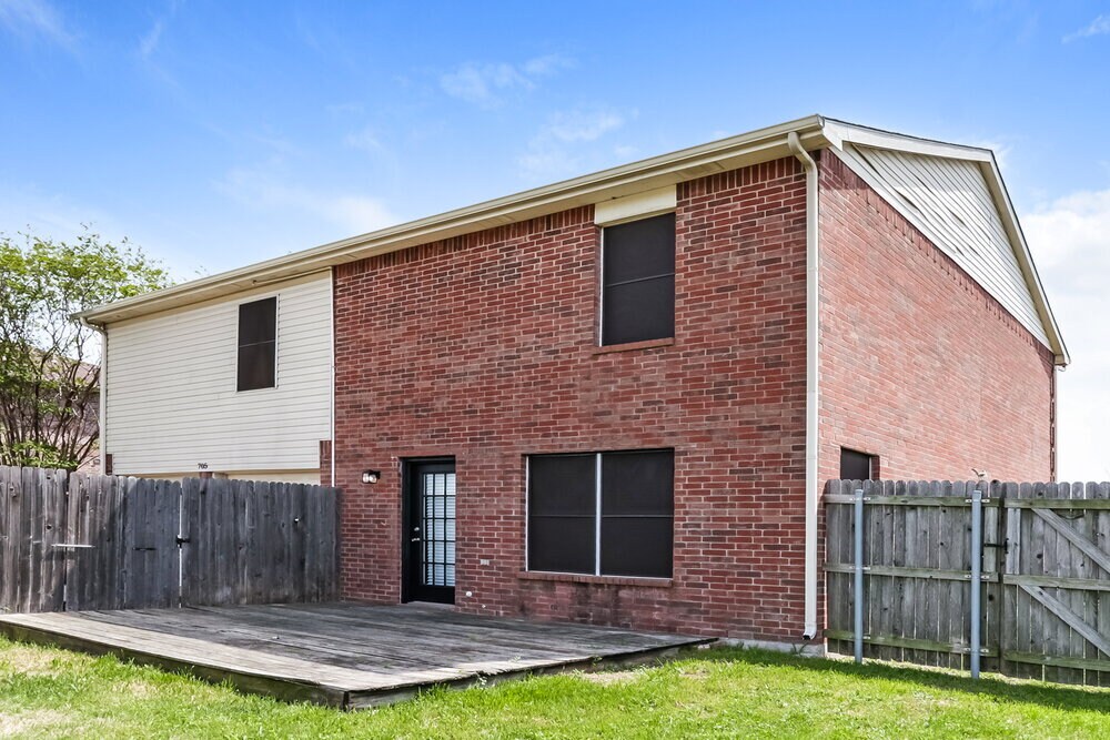 Building Photo - 705 Timber Trail