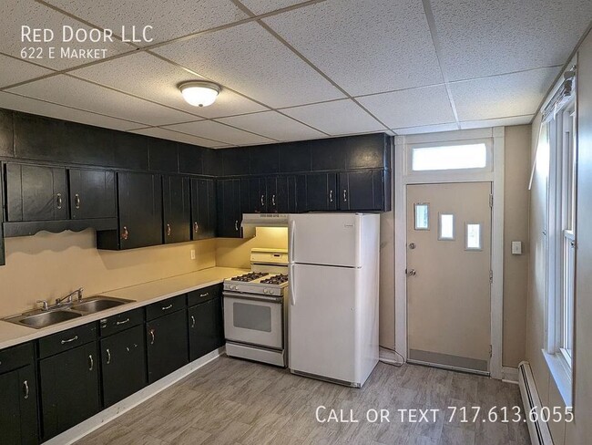 Building Photo - 622 E Market-