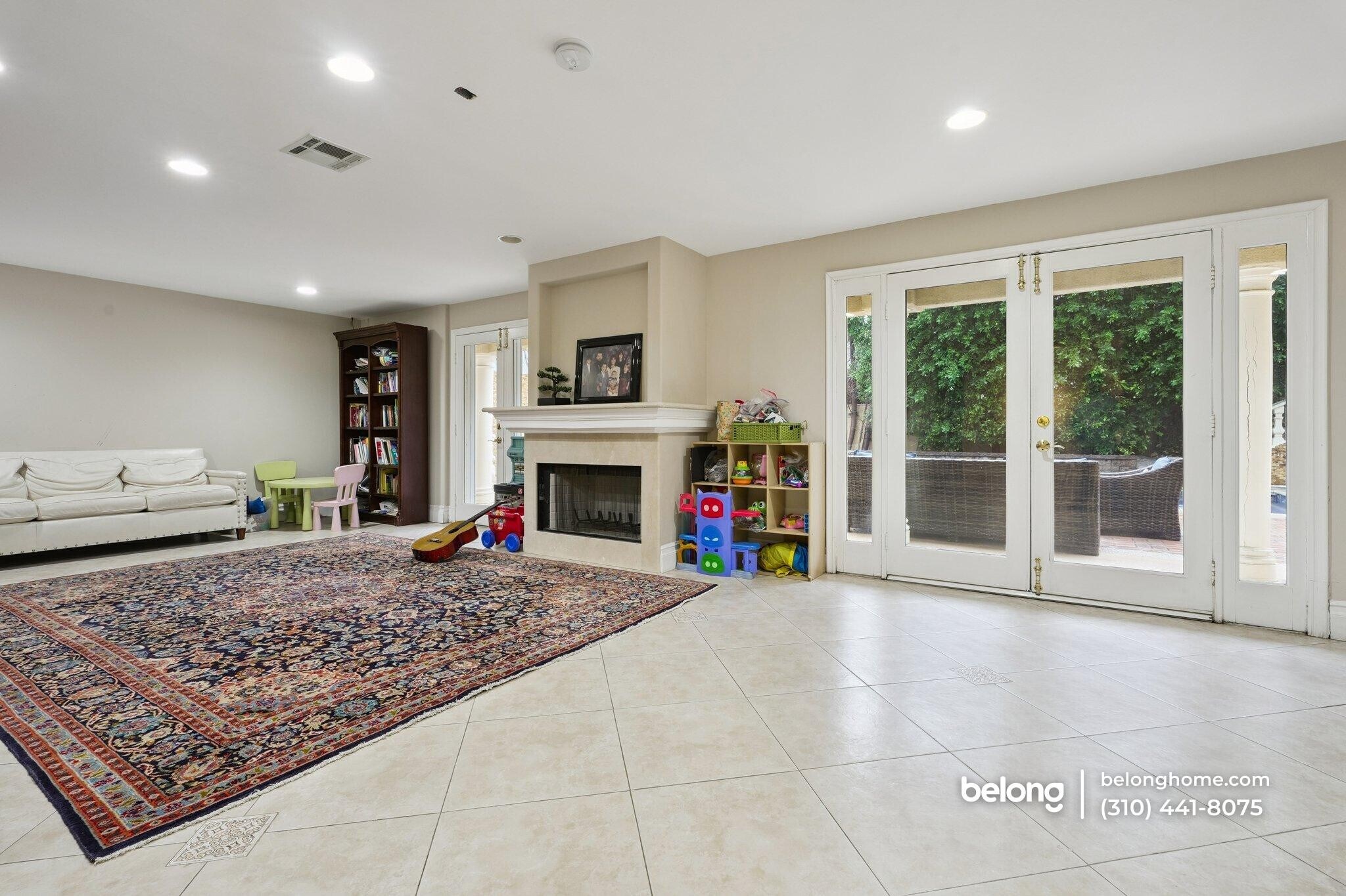 Building Photo - 5344 Leghorn Ave