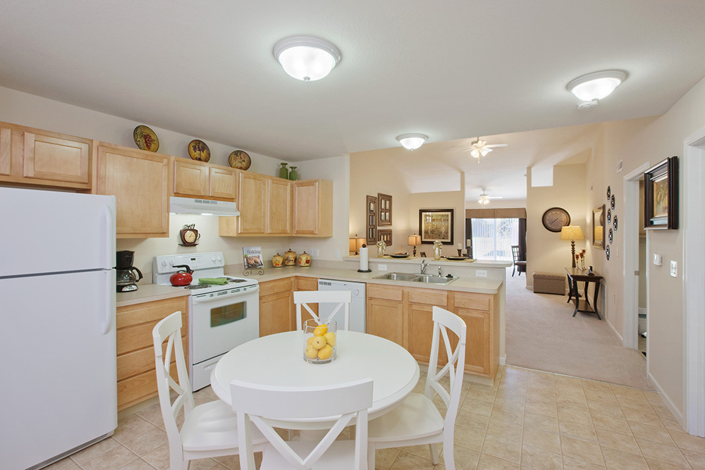 Spacious, Eat-In Kitchens - Redwood Cuyahoga Falls