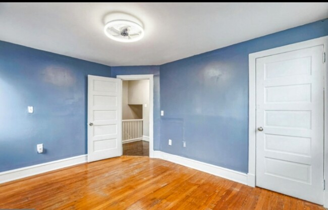 Building Photo - 712 W 28th St