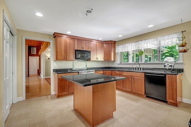 Building Photo - 23 Forrest Blend Dr