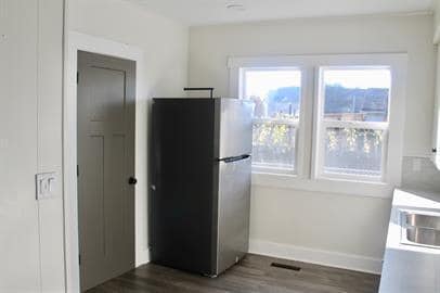 Building Photo - Charming & Updated 3 Bedroom Home