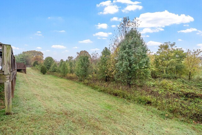 Building Photo - Pet Friendly Two Bedroom!