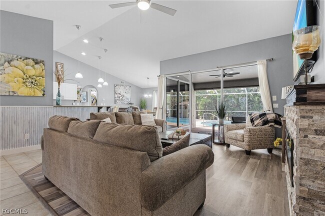 Building Photo - 4002 Oasis Blvd