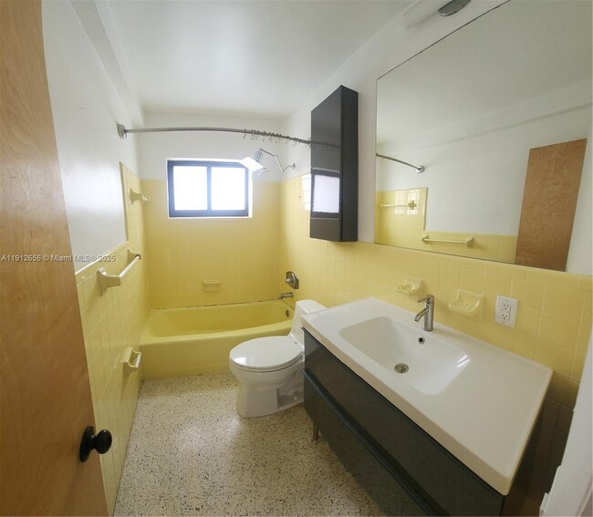 Building Photo - 1960 SW 27th Ave