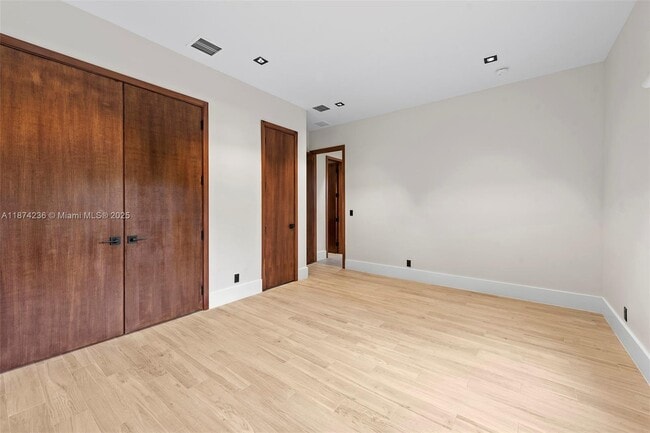 Building Photo - 461 Poinciana Dr