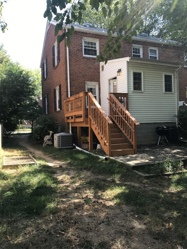 Building Photo - 2604 N Winchester St