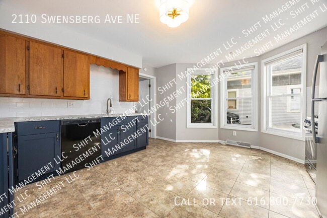 Building Photo - 2110 Swensberg Ave NE