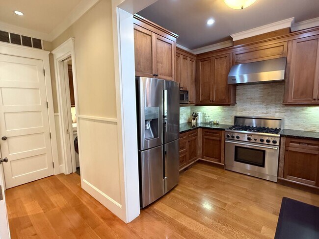 Building Photo - 1330 Sanchez St