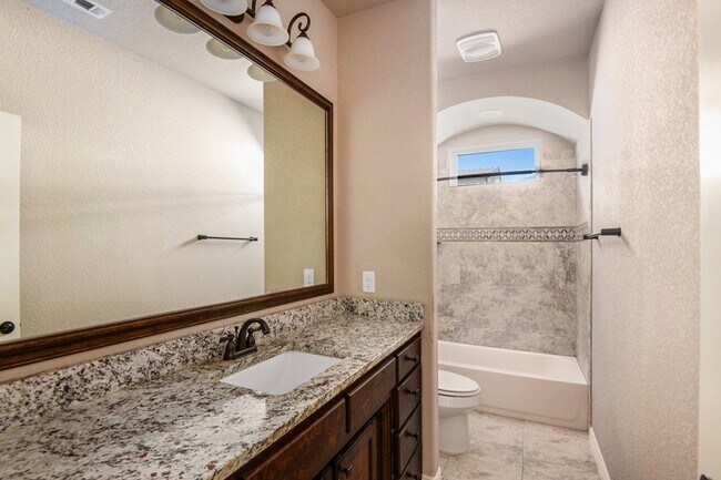 Building Photo - 136 Flying Diamond Dr