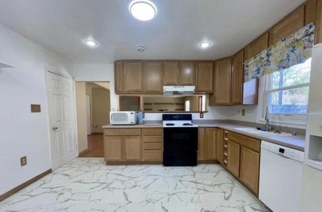 Building Photo - 2450 Indian Ct