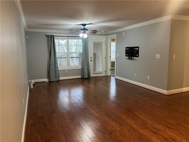 Building Photo - 833 Old Greenville Hwy