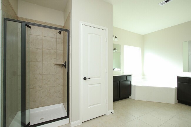 Building Photo - 20620 Lenen Dr