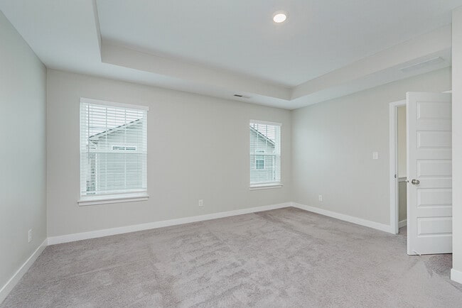 Building Photo - Beautiful Townhome in Carmel