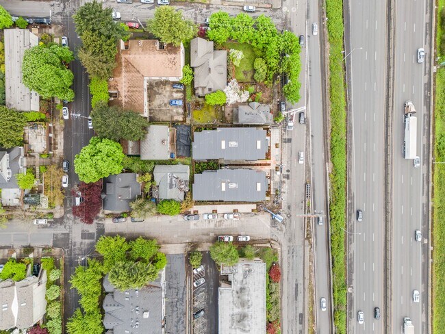 Building Photo - Modern New Construction - Minutes from Downtown PDX & OHSU