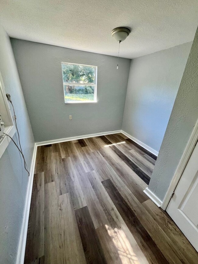 Building Photo - 3BR/1BA with HUGE Backyard, LVT Wood Floor...