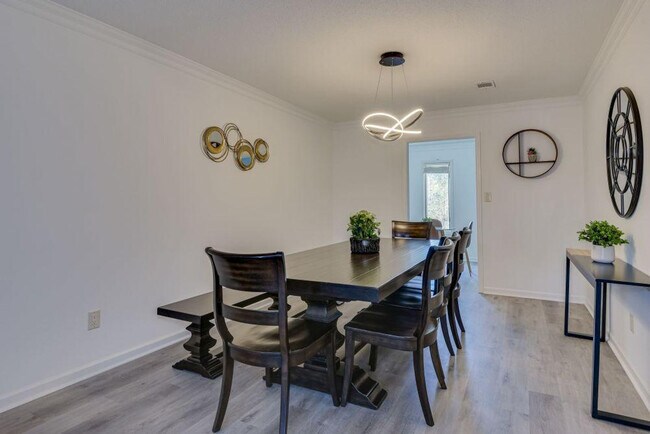 Building Photo - 110 Riverbend Dr