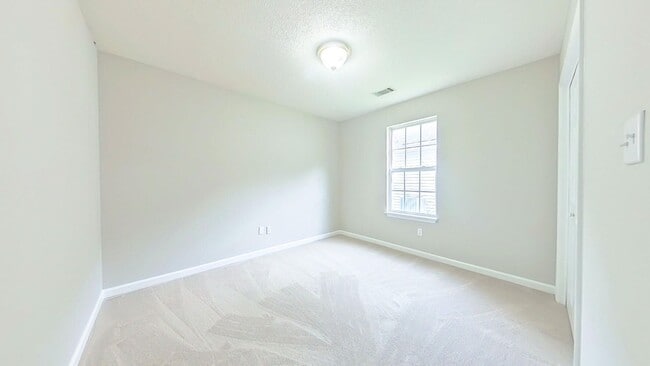 Building Photo - Beautiful 3 Bedroom Ranch