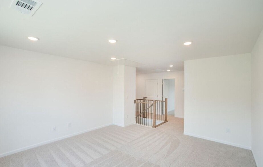 Building Photo - 448 Jet Strm Dr