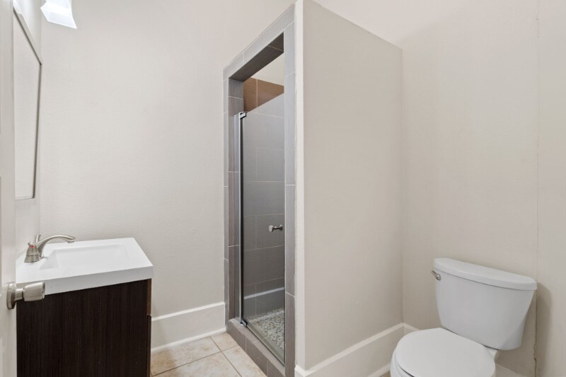 Building Photo - 620 N Flores St