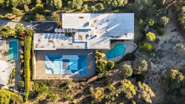 Building Photo - Alto Cedro Estate Lease