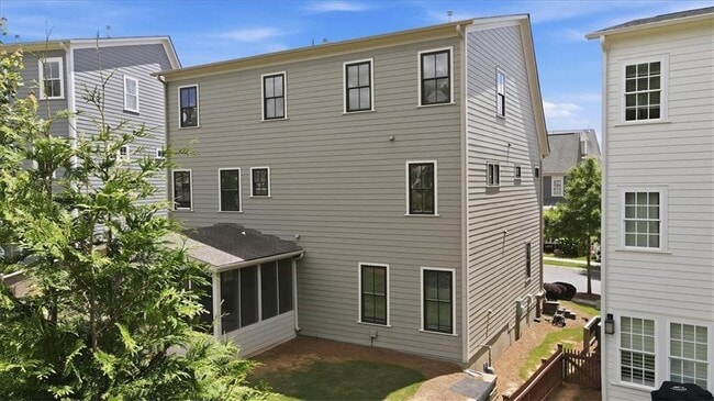 Building Photo - 262 Dawson Dr