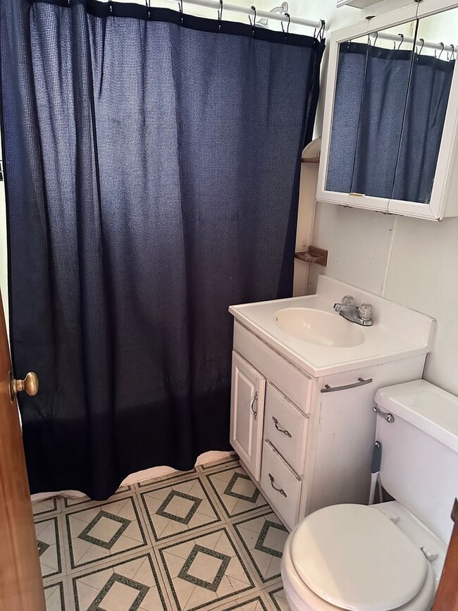 Building Photo - Bellefonte single family home available now!