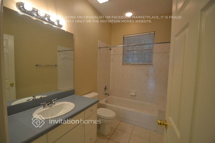 Building Photo - 1855 Lexington Pl