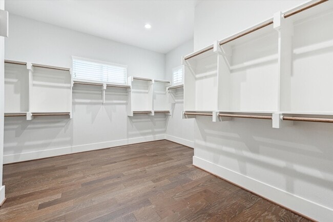 Building Photo - 626 Attingham Dr