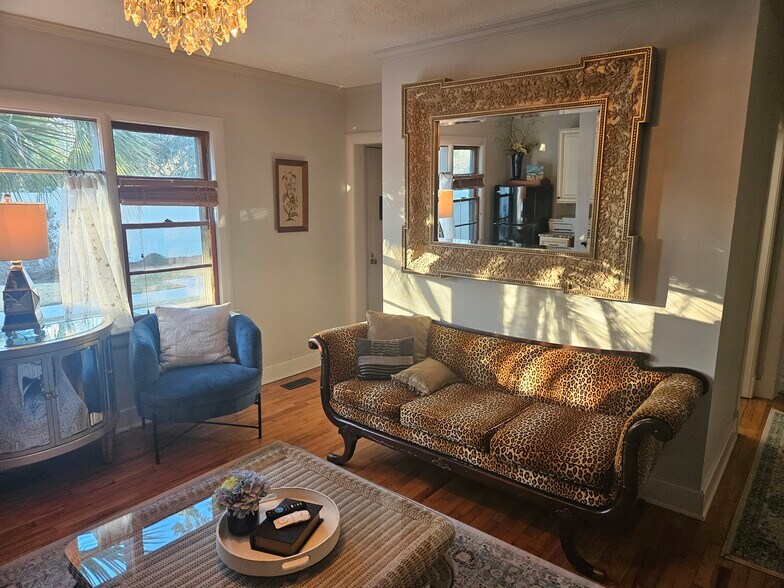 Building Photo - 526 N 23rd St