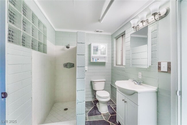 Building Photo - 2112 S Van Patten Pl