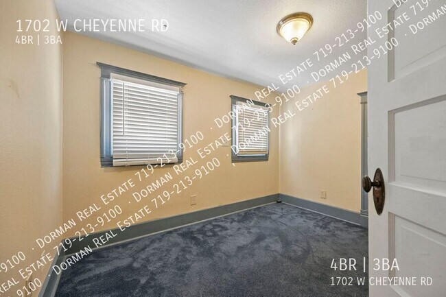 Building Photo - 1702 W Cheyenne Rd