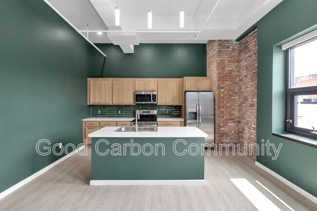 Building Photo - 401 Central