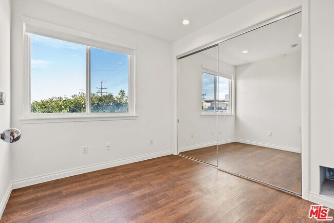 Building Photo - 30 Galleon St