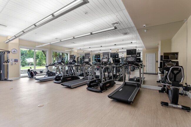 Building Photo - 403 S Sapodilla Ave