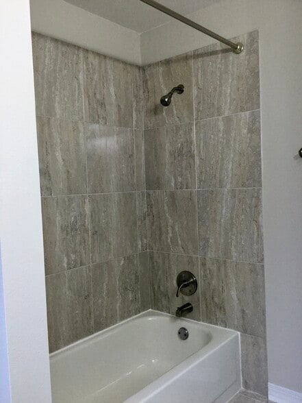 Master bath - 270 Hillcrest Rd