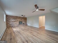 Building Photo - 705 Main Dr