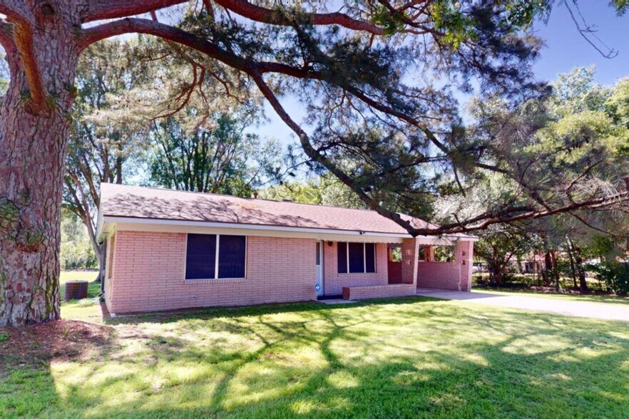 Building Photo - 118 Miller St