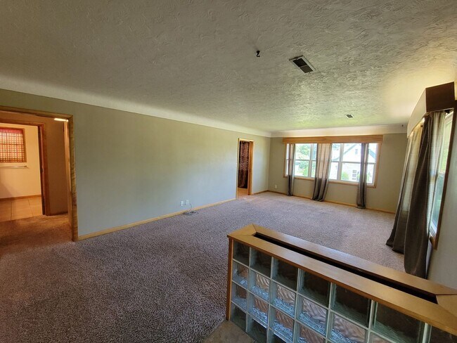 Building Photo - 1103 College St