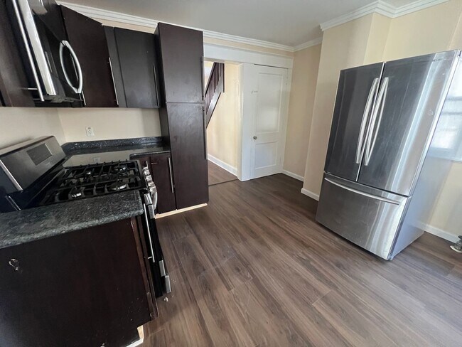 Building Photo - Large 3 Bed/1 Bath Scranton Single Family ...